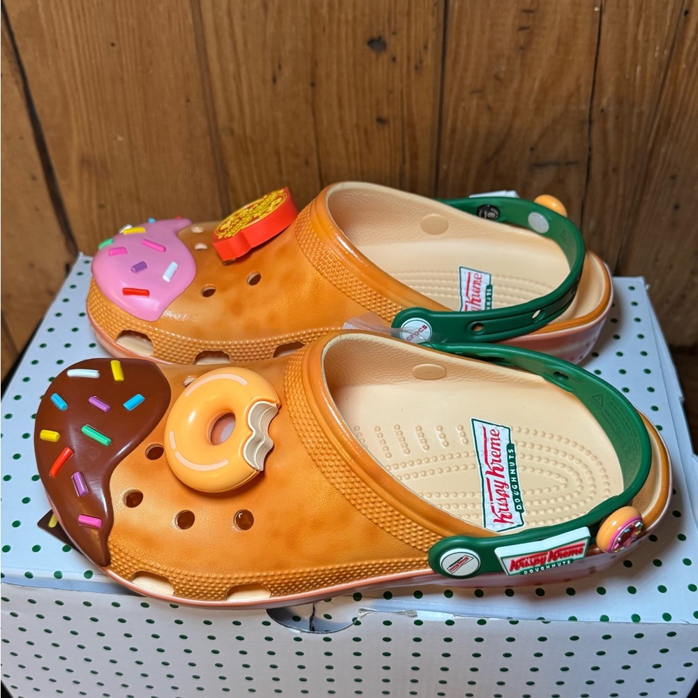 Crocs x Krispy Kreme Classic Clog – Limited Edition - Picture 3 of 16